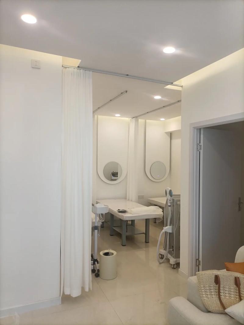 建业置地广场C座隔帘安装工程圆满完成